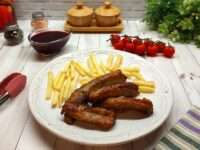 Свиные ребрышки в медовой глазури